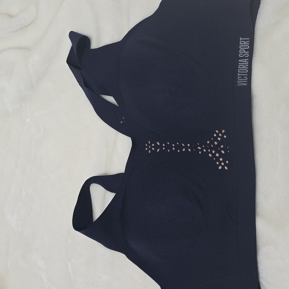 Victorias Secret Sports 36C bra